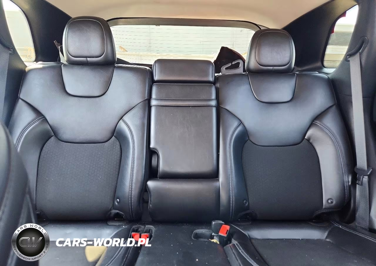 2019 Jeep Cherokee Latitude Plus VIN:1C4PJMLB5KD315971 - 10