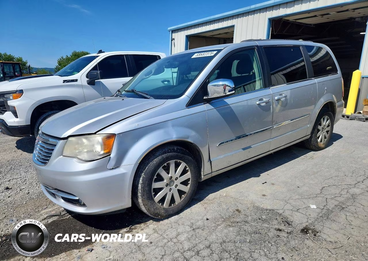 2011 Chrysler Town & Country Touring L