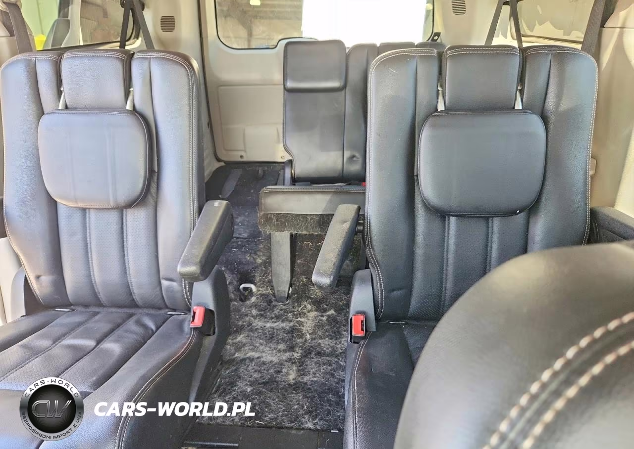 2011 Chrysler Town & Country Touring L VIN:2A4RR8DG2BR721877 - 10