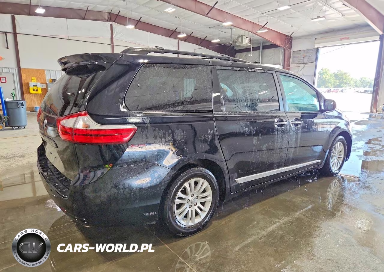2017 Toyota Sienna Xle 8-Passenger VIN:5TDYZ3DC7HS817246 - 3