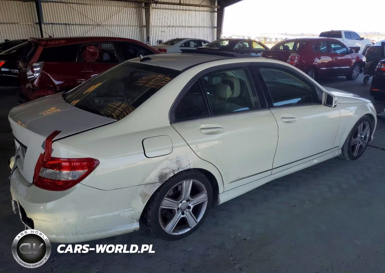 2011 Mercedes-Benz C 300 VIN:WDDGF5EB5BR153272 - 3