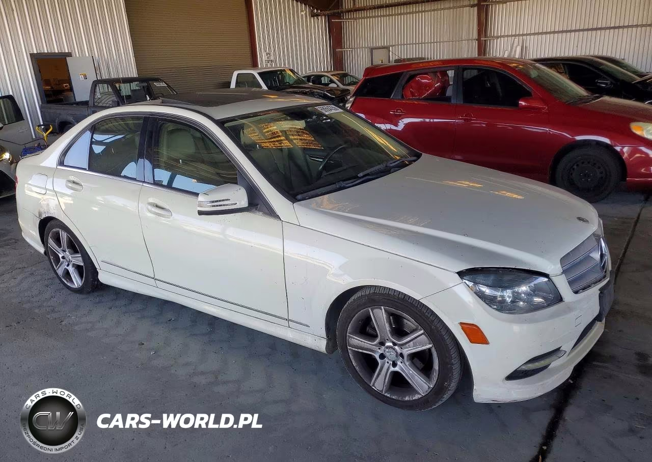 2011 Mercedes-Benz C 300 VIN:WDDGF5EB5BR153272 - 4