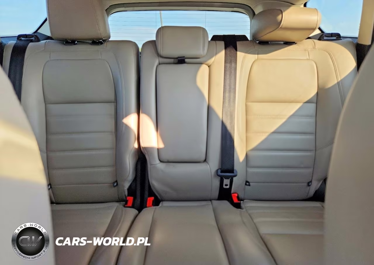 2019 Ford Escape Titanium VIN:1FMCU0J98KUA15075 - 10