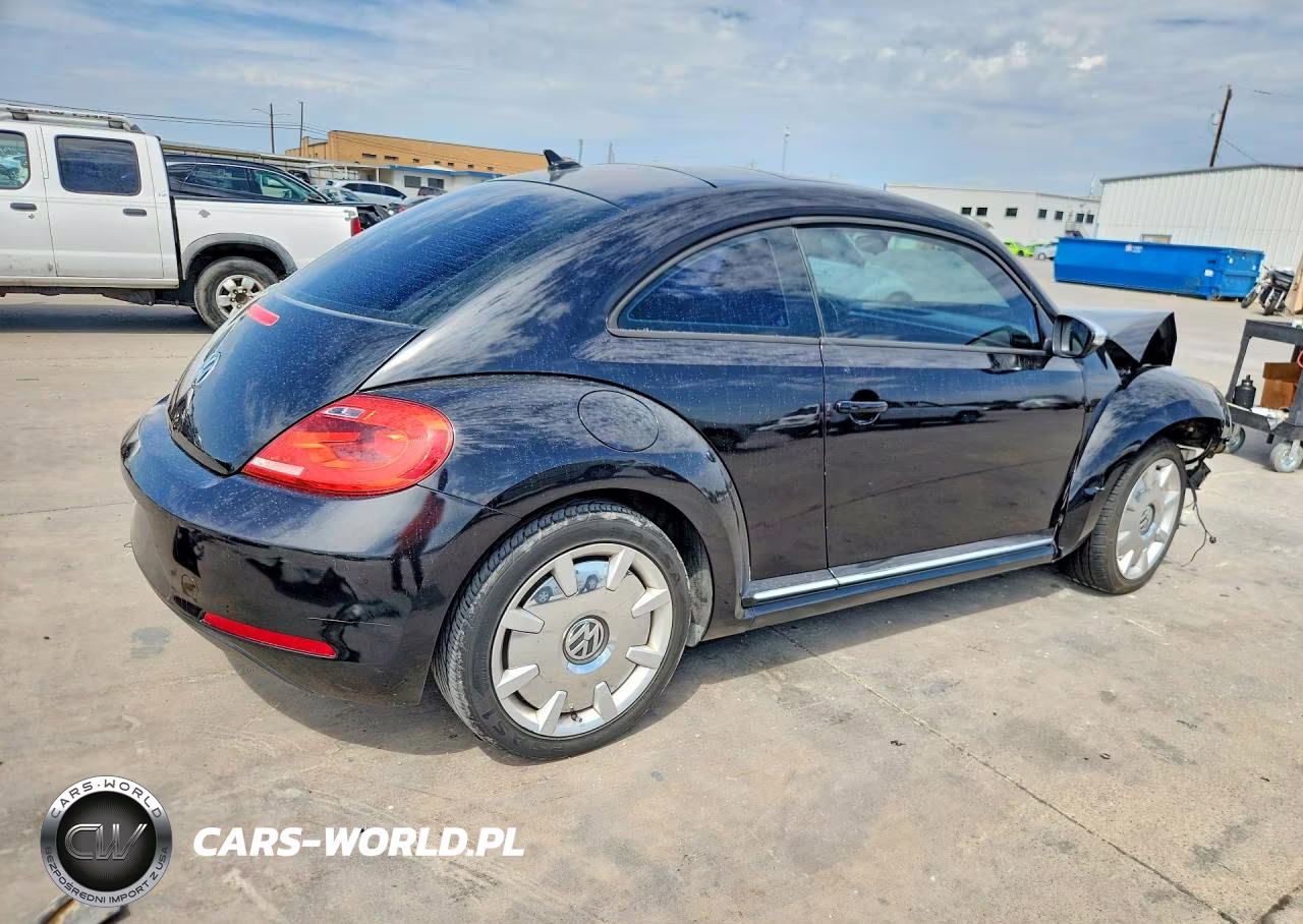 2013 Volkswagen Beetle VIN:3VWJP7AT4DM653612 - 3