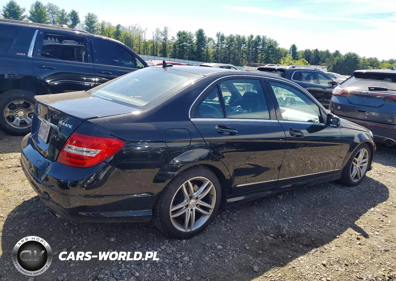 2012 Mercedes-Benz C 300 4Matic VIN:WDDGF8BB2CR198161 - 3