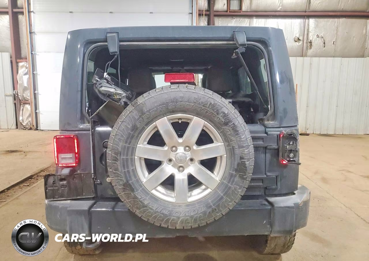 2017 Jeep Wrangler Unlimited Sahara VIN:1C4BJWEG4HL681644 - 6