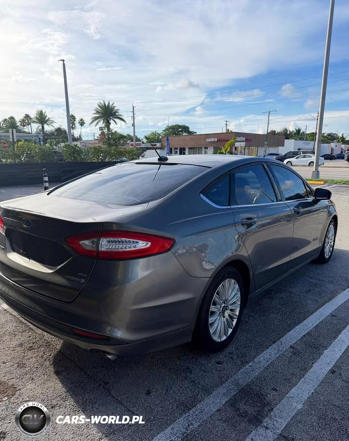 2013 Ford Fusion Se Hybrid VIN:3FA6P0LU4DR217938 - 4