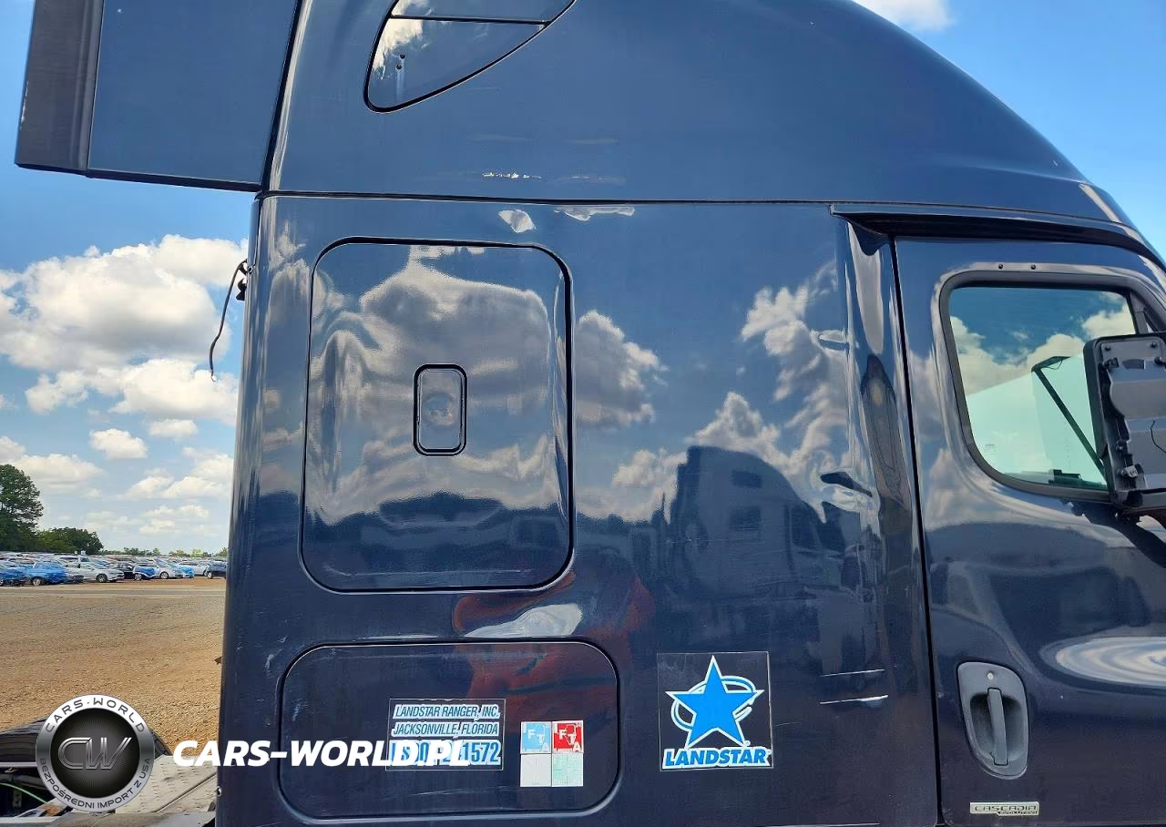 2018 Freightliner Cascadia 125 Semi Truck VIN:3AKJGLDR6JDJK3975 - 14