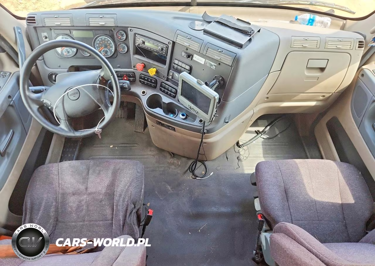 2018 Freightliner Cascadia 125 Semi Truck VIN:3AKJGLDR6JDJK3975 - 8