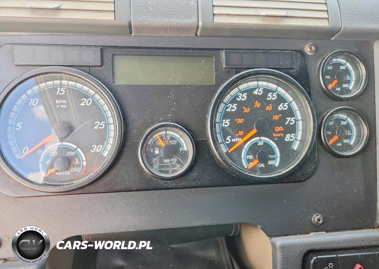 2018 Freightliner Cascadia 125 Semi Truck VIN:3AKJGLDR6JDJK3975 - 9