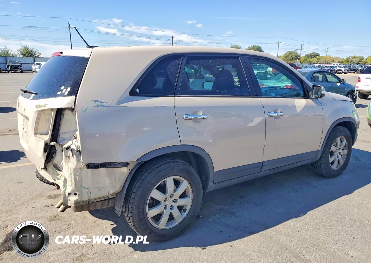 2011 Kia Sorento Lx VIN:5XYKT3A19BG082672 - 3