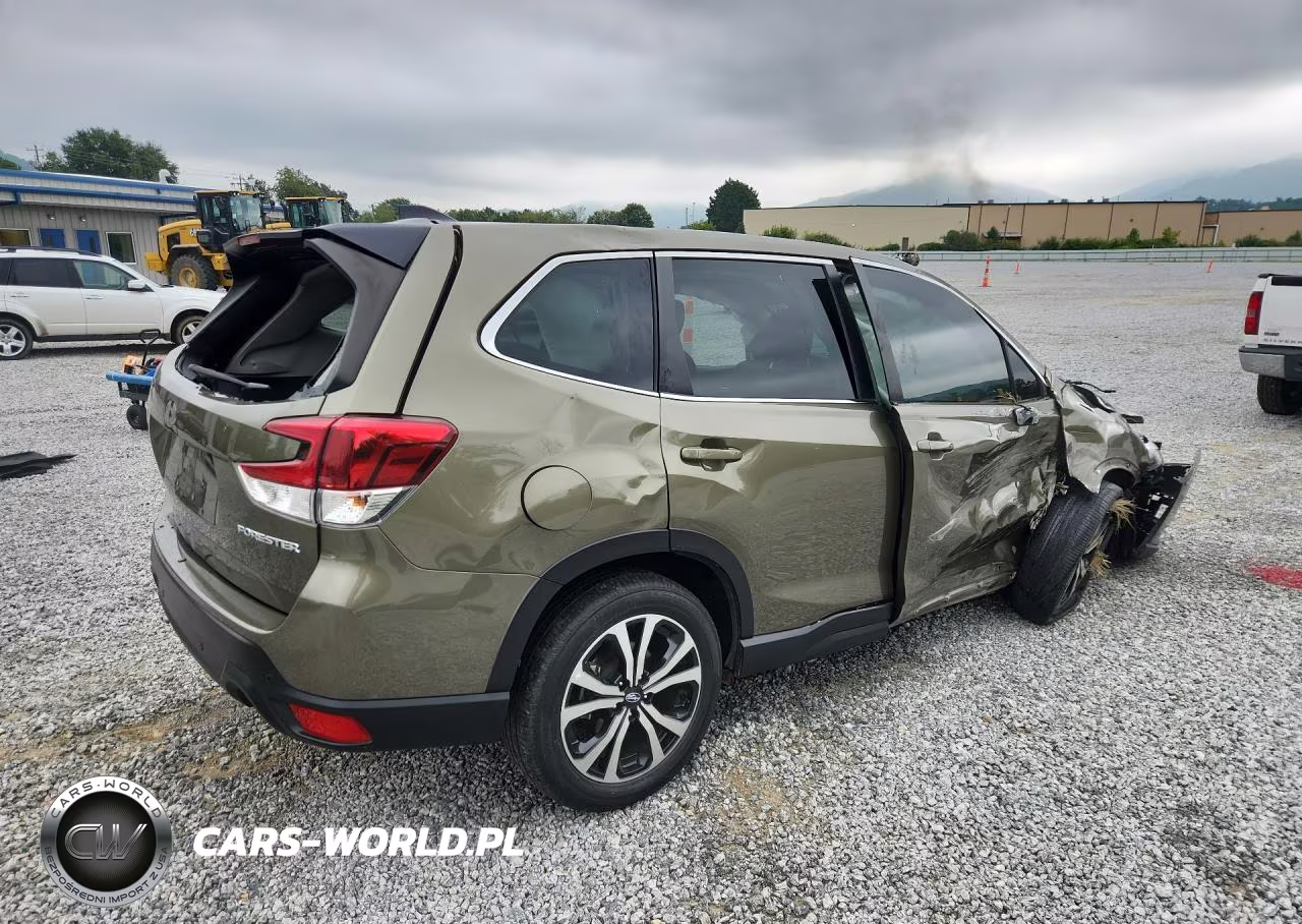 2024 Subaru Forester Limited VIN:JF2SKALC5RH414065 - 3