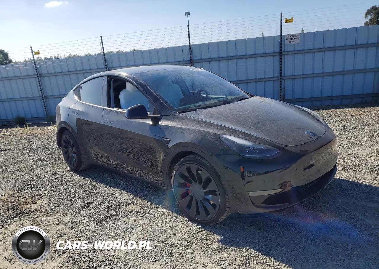 2022 Tesla Model Y VIN:7SAYGDEF2NF414203 - 4