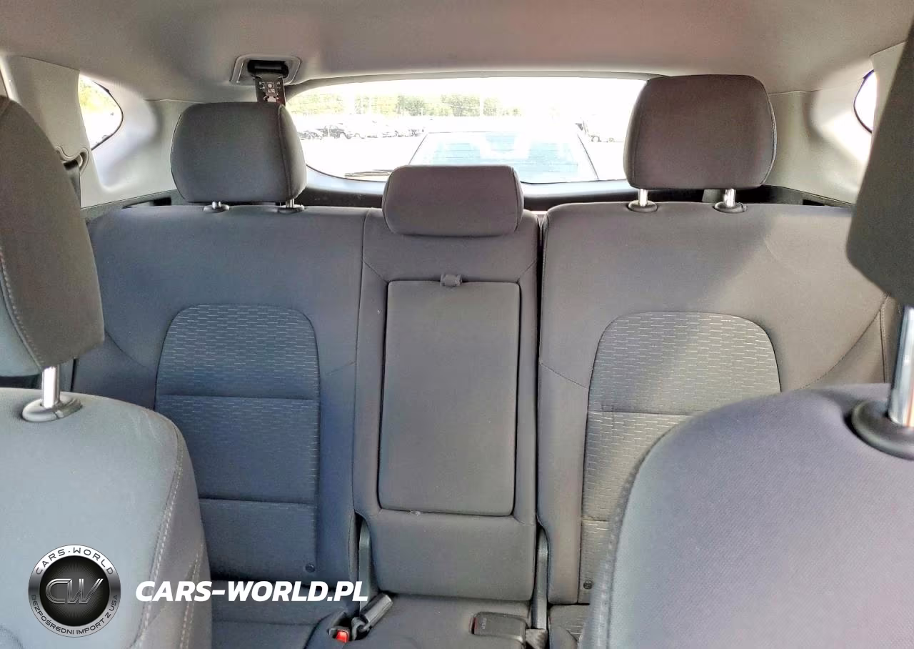 2019 Hyundai Tucson Value VIN:KM8J3CA42KU025228 - 10