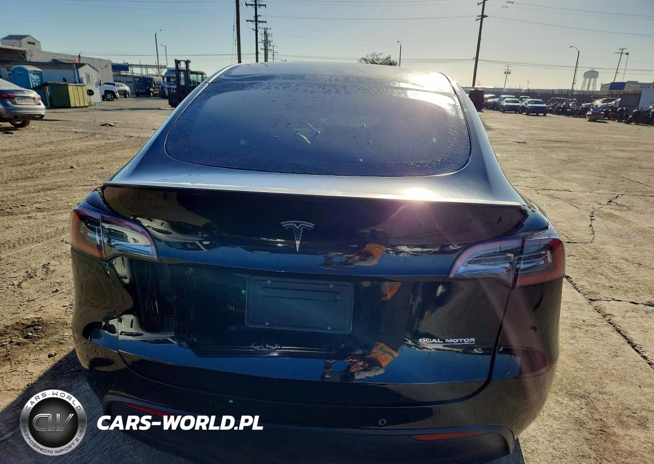 2022 Tesla Model Y VIN:7SAYGDEF4NF490568 - 6
