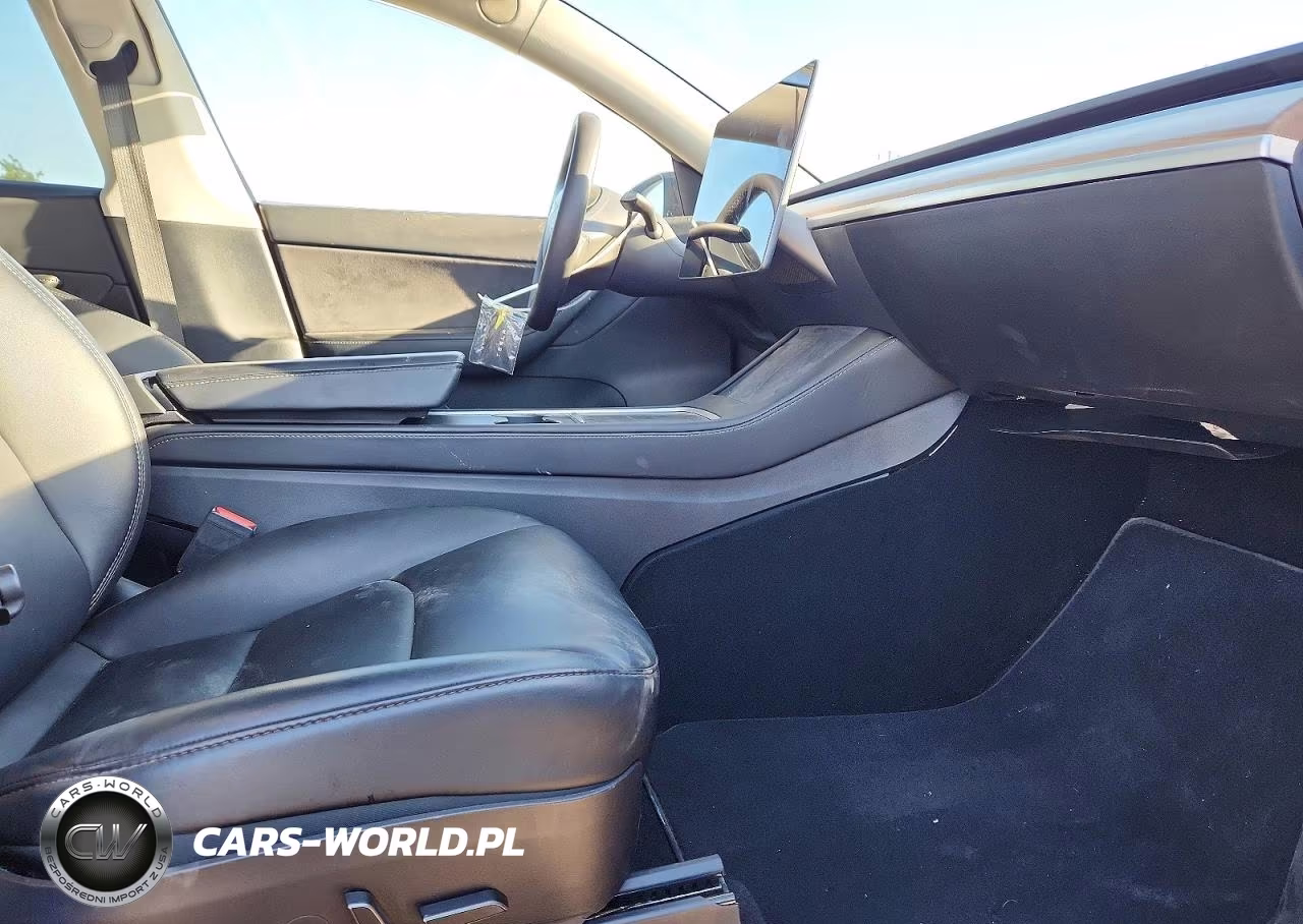 2022 Tesla Model Y VIN:7SAYGDEF4NF490568 - 7