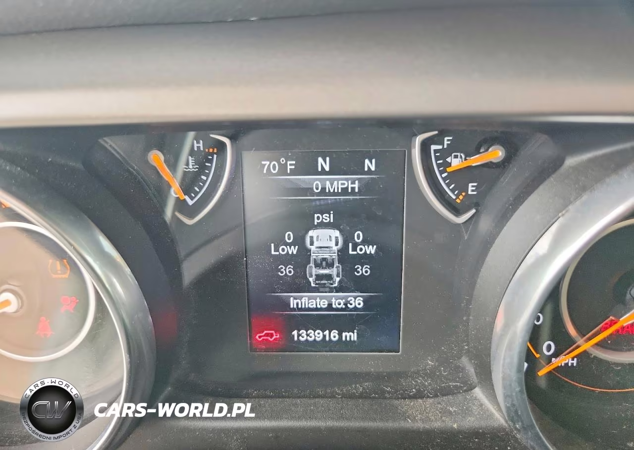 2018 Jeep Wrangler Unlimited Sport VIN:1C4HJXDG8JW134107 - 9