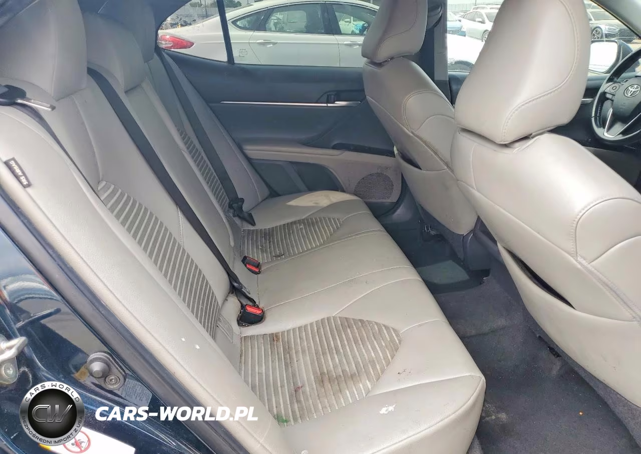 2018 Toyota Camry Se VIN:4T1B11HK7JU618827 - 10