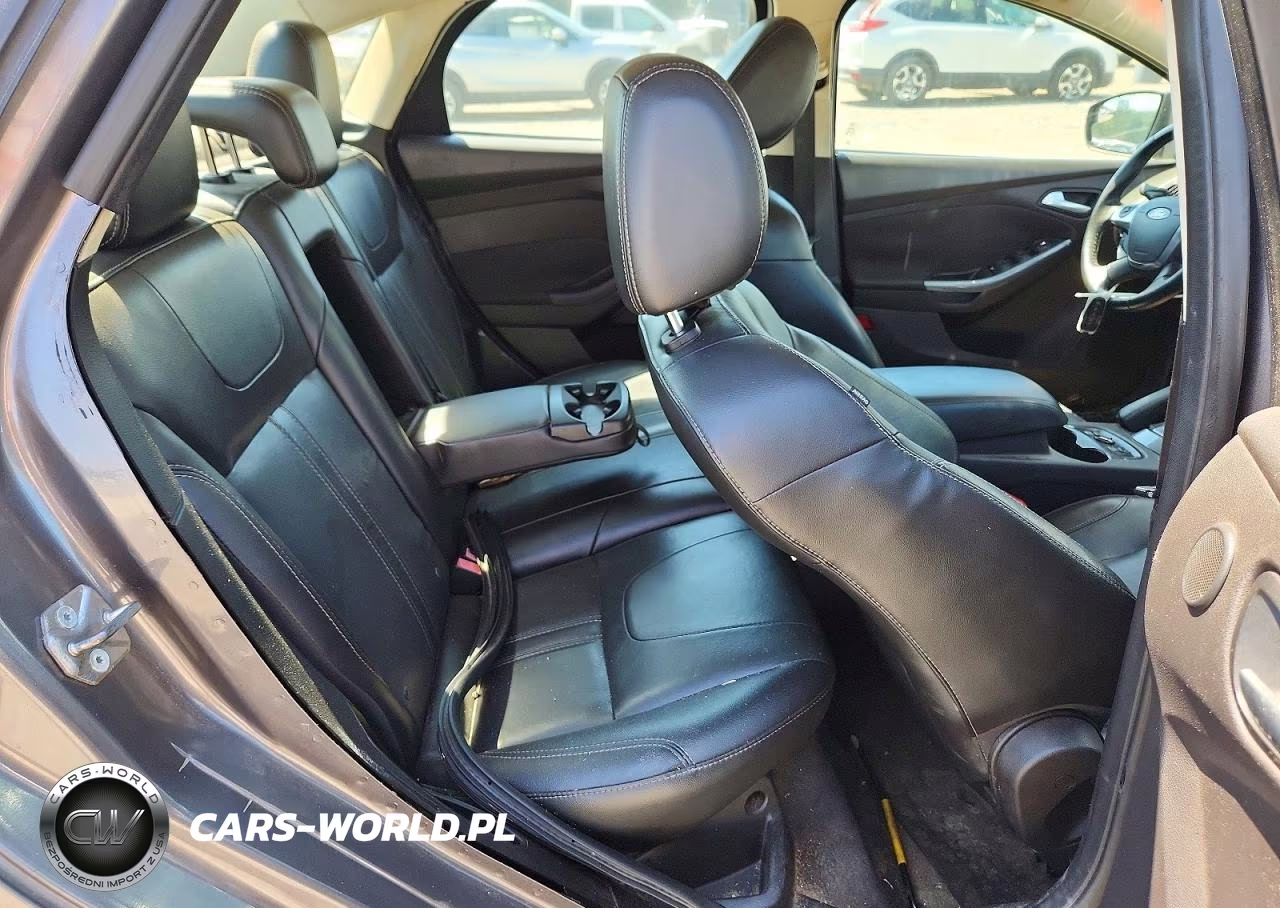 2014 Ford Focus Titanium VIN:1FADP3J26EL399958 - 10