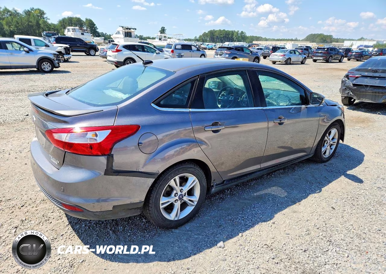 2014 Ford Focus Titanium VIN:1FADP3J26EL399958 - 3
