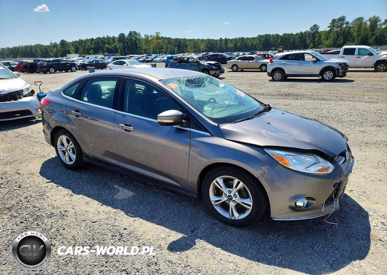 2014 Ford Focus Titanium VIN:1FADP3J26EL399958 - 4