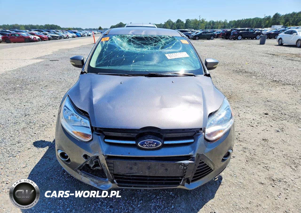 2014 Ford Focus Titanium VIN:1FADP3J26EL399958 - 5