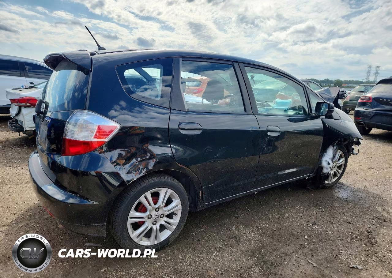 2011 Honda Fit Sport VIN:JHMGE8H55BC014264 - 3