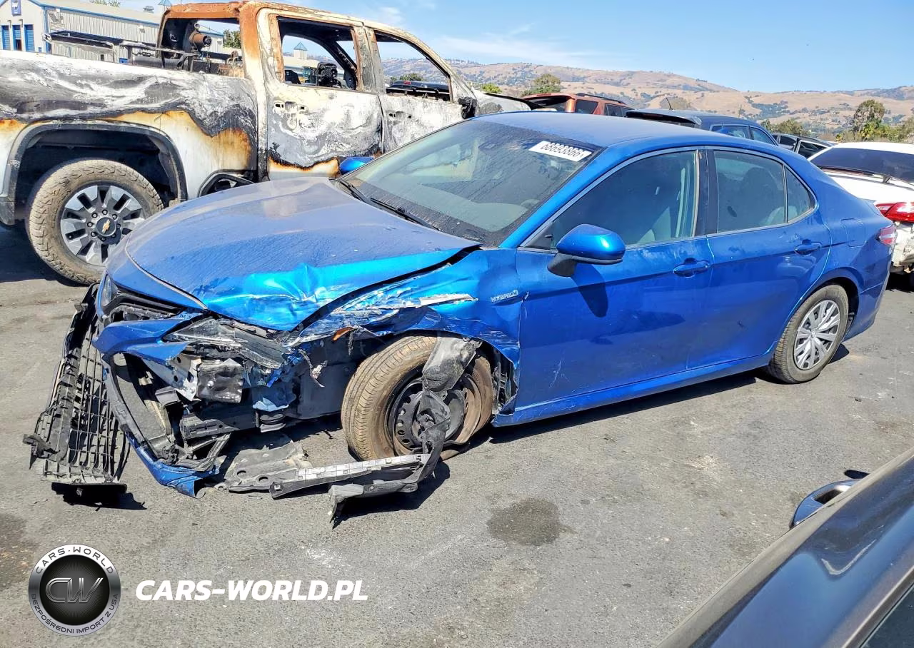2020 Toyota Camry Le VIN:4T1C31AK0LU009865 - 1