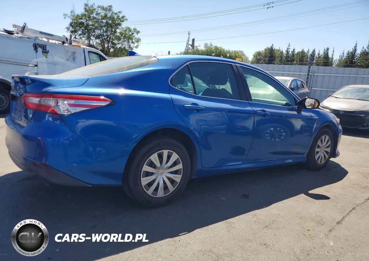 2020 Toyota Camry Le VIN:4T1C31AK0LU009865 - 3