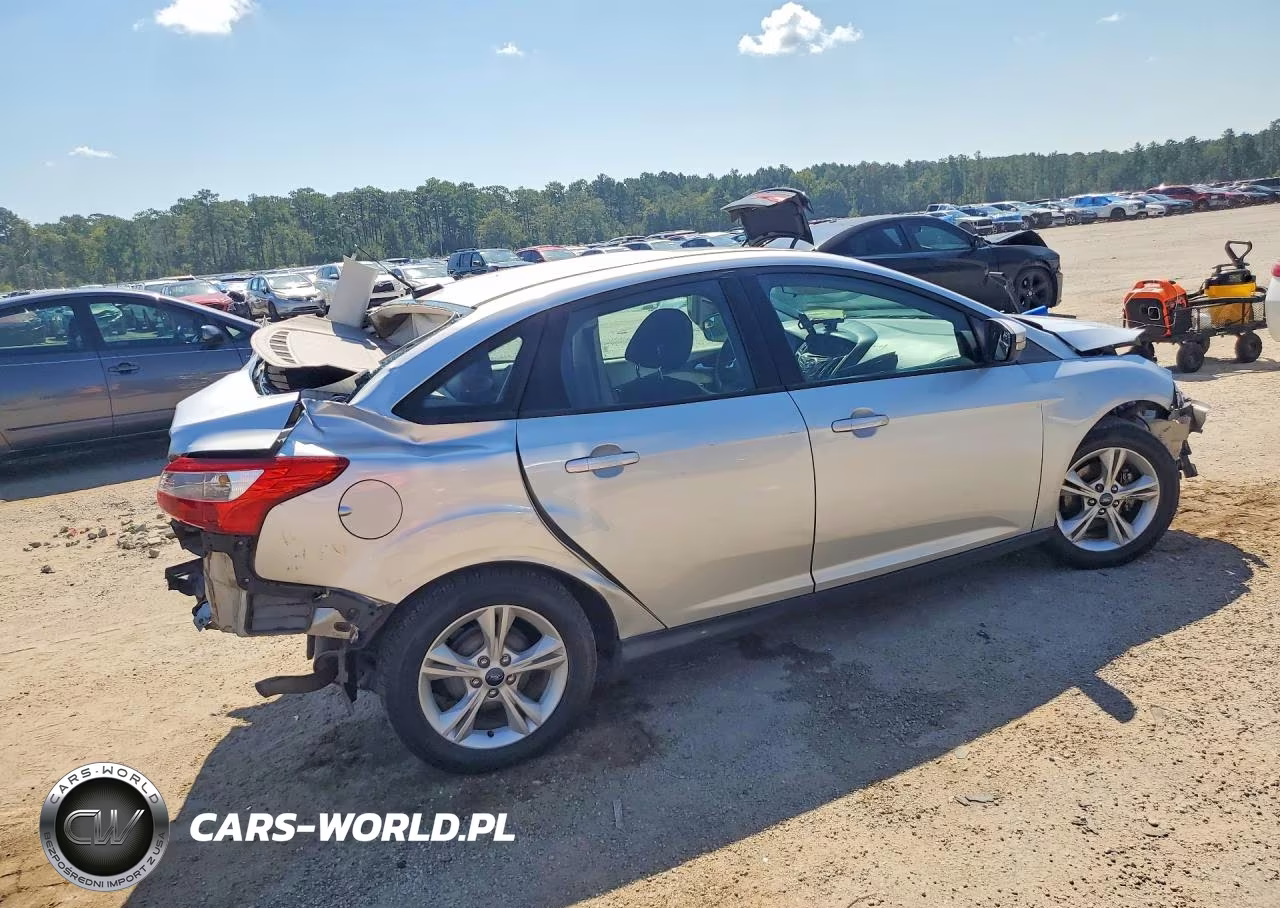 2014 Ford Focus Se VIN:1FADP3F2XEL425602 - 3