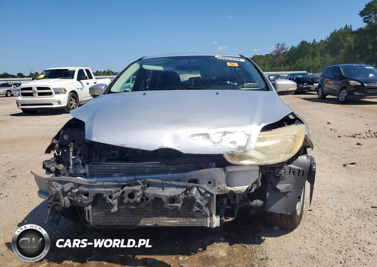 2014 Ford Focus Se VIN:1FADP3F2XEL425602 - 5