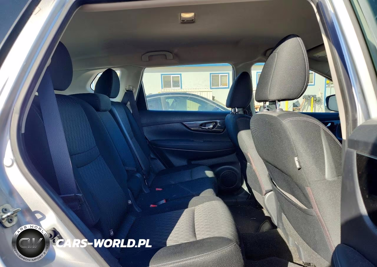 2018 Nissan Rogue S VIN:KNMAT2MT8JP558151 - 11