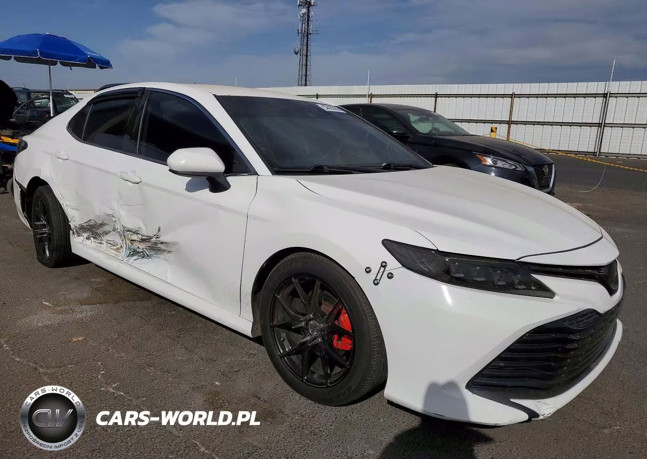 2019 Toyota Camry Le VIN:4T1B11HK7KU254247 - 4