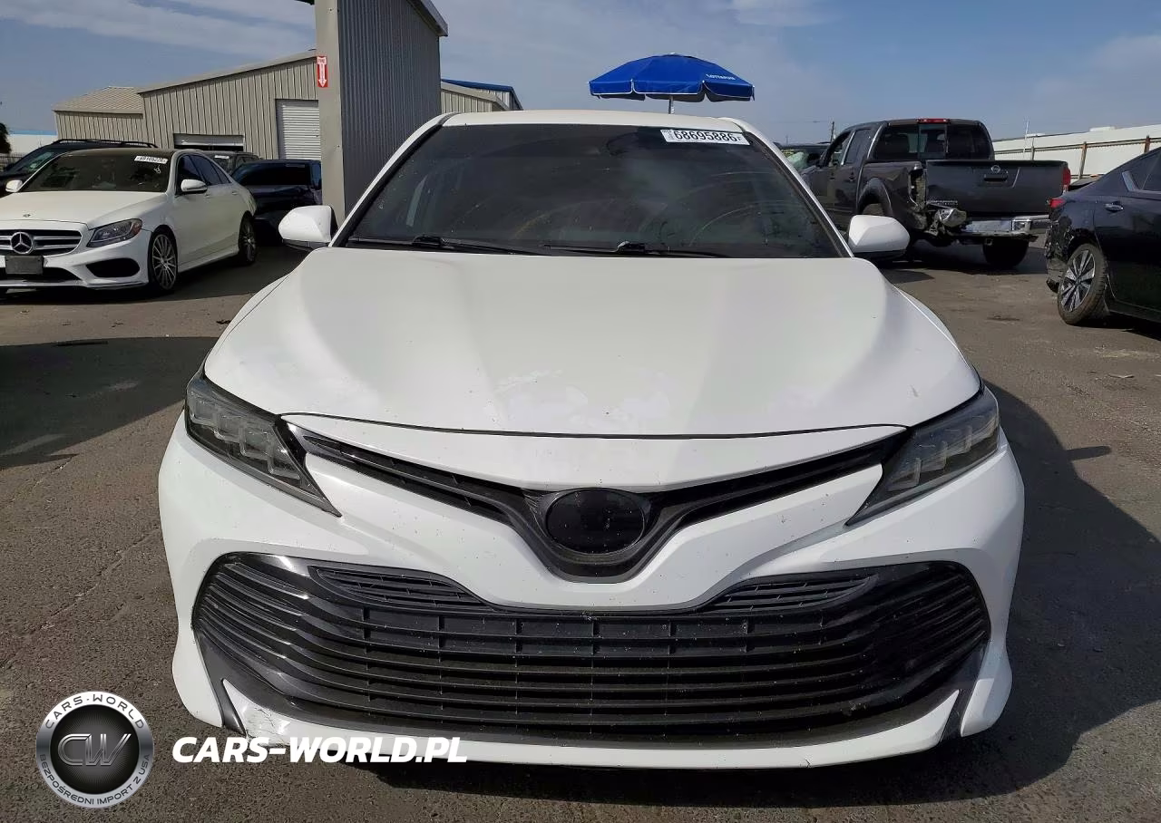 2019 Toyota Camry Le VIN:4T1B11HK7KU254247 - 5