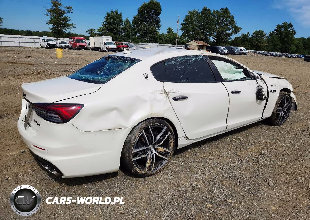 2022 Maserati Quattroporte Modena VIN:ZAM56YPM2NX399032 - 3