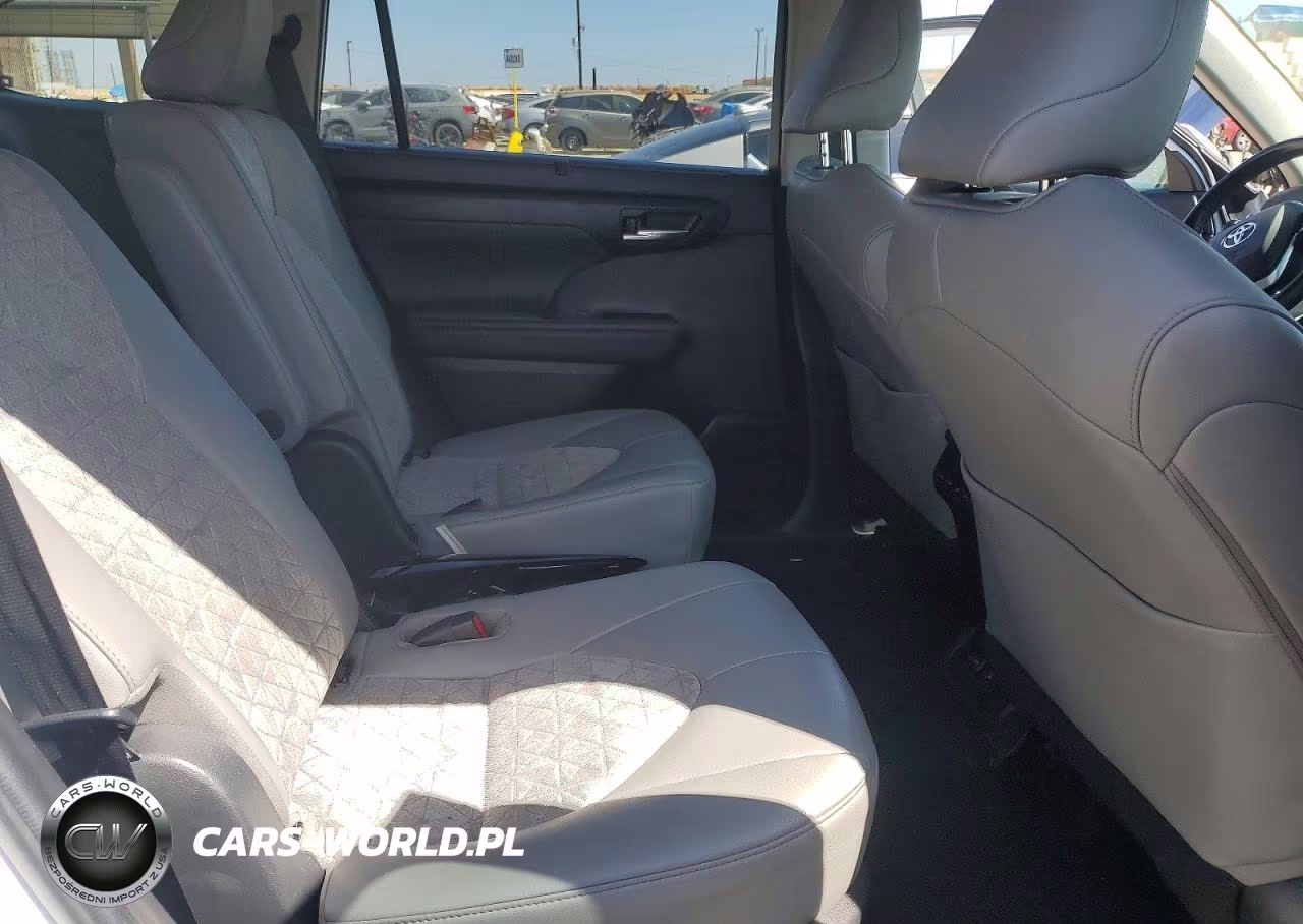 2023 Toyota Highlander Hybrid Bronze Edition VIN:5TDABRCH4PS566383 - 10