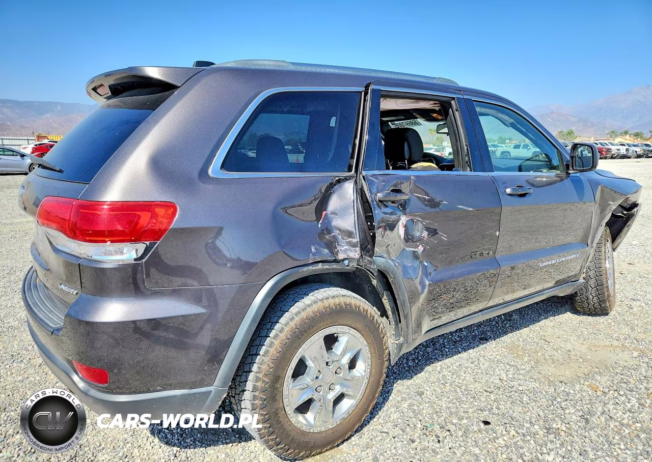 2015 Jeep Grand Cherokee Laredo VIN:1C4RJEAG2FC740007 - 3