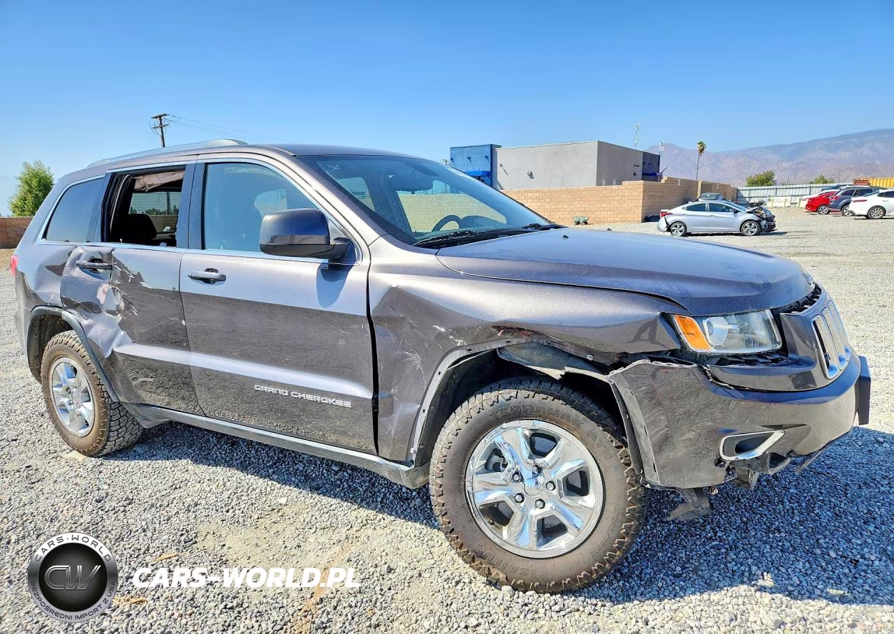 2015 Jeep Grand Cherokee Laredo VIN:1C4RJEAG2FC740007 - 4