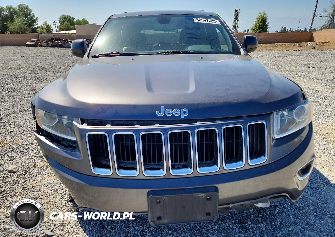 2015 Jeep Grand Cherokee Laredo VIN:1C4RJEAG2FC740007 - 5