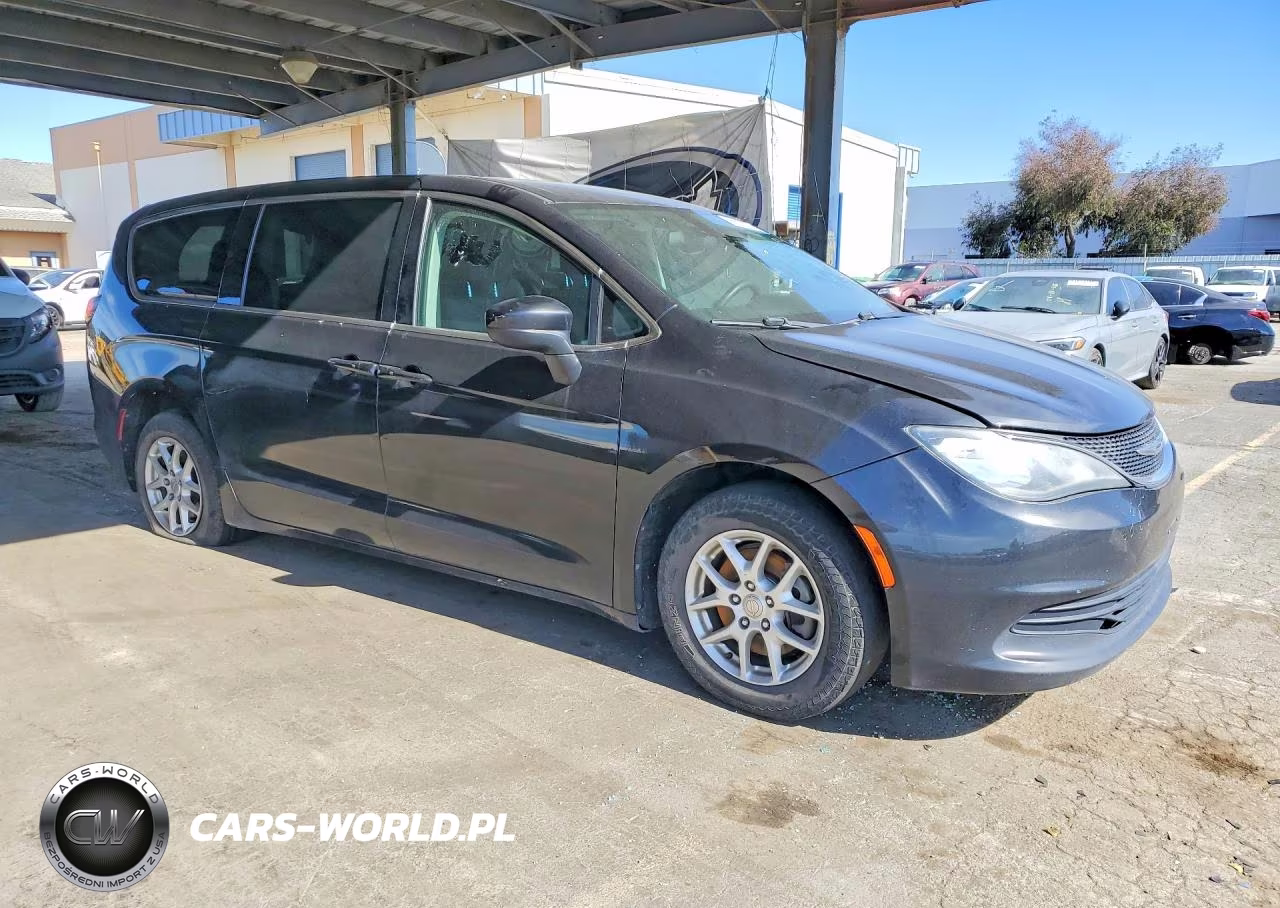 2018 Chrysler Pacifica Touring VIN:2C4RC1DG3JR136237 - 4