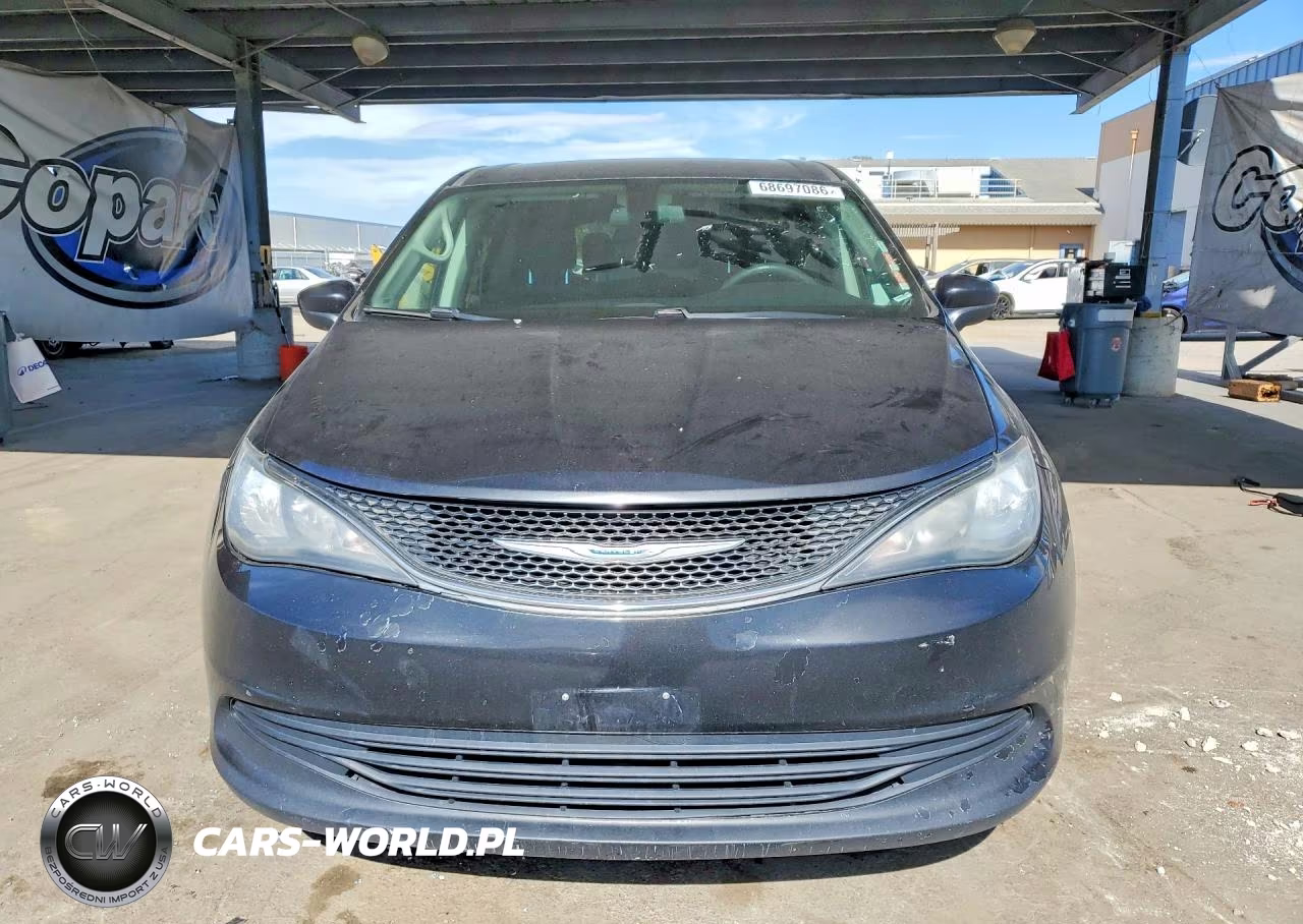 2018 Chrysler Pacifica Touring VIN:2C4RC1DG3JR136237 - 5