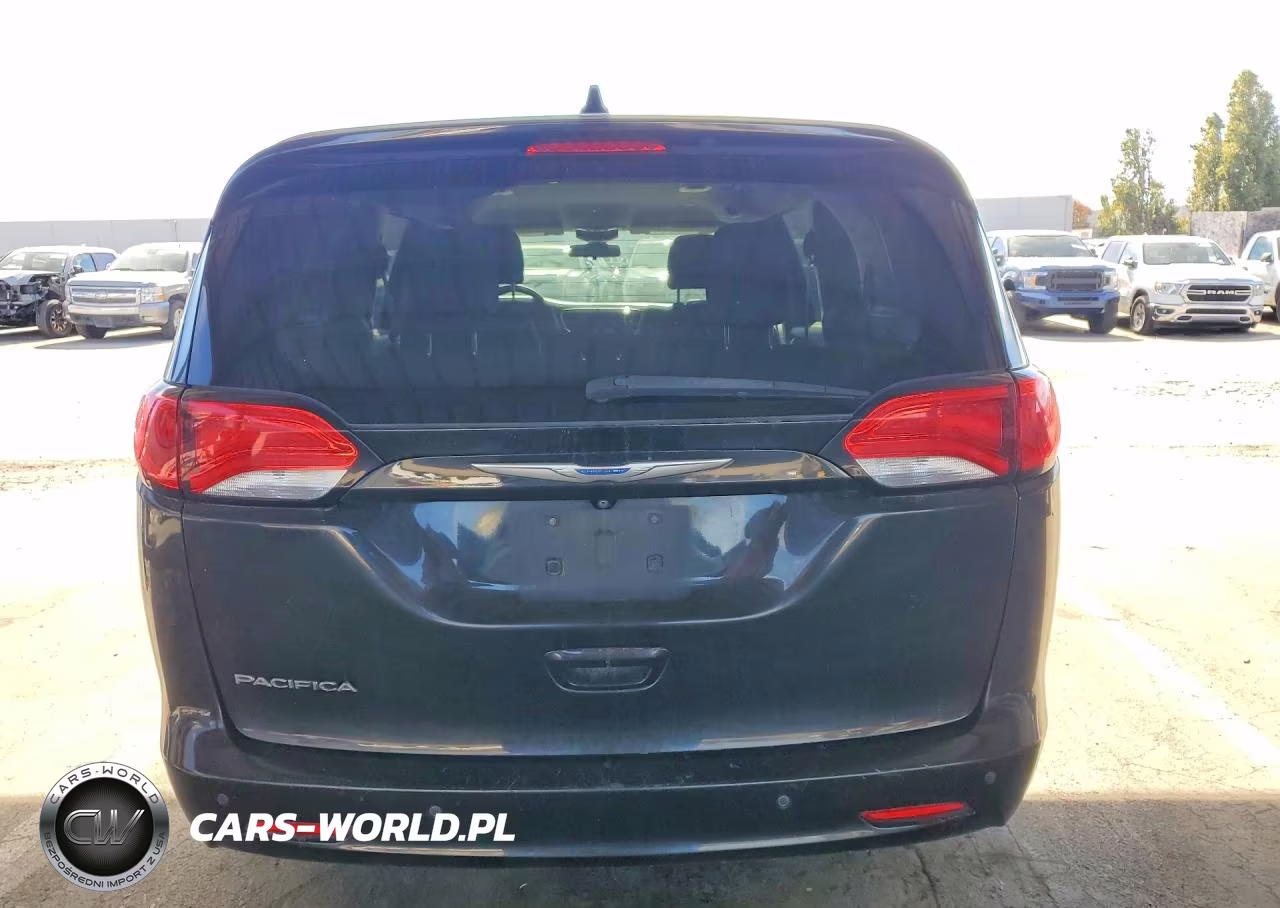 2018 Chrysler Pacifica Touring VIN:2C4RC1DG3JR136237 - 6