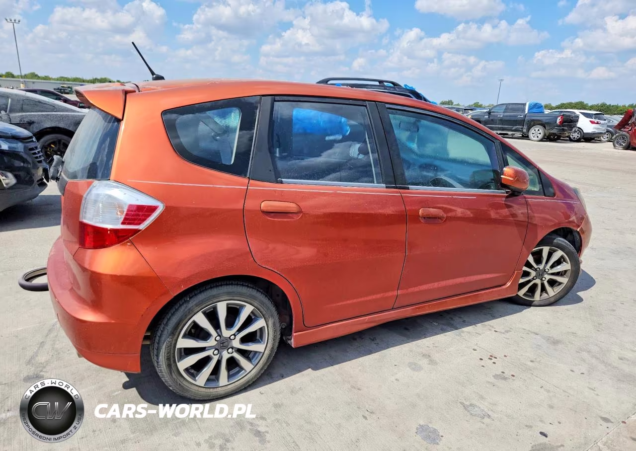 2012 Honda Fit Sport VIN:JHMGE8H53CC012806 - 3