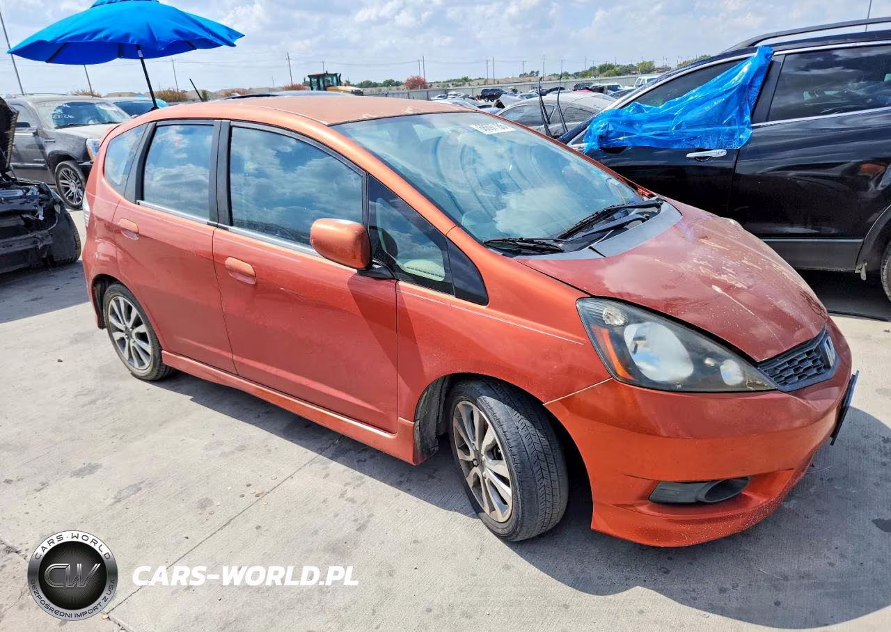 2012 Honda Fit Sport VIN:JHMGE8H53CC012806 - 4