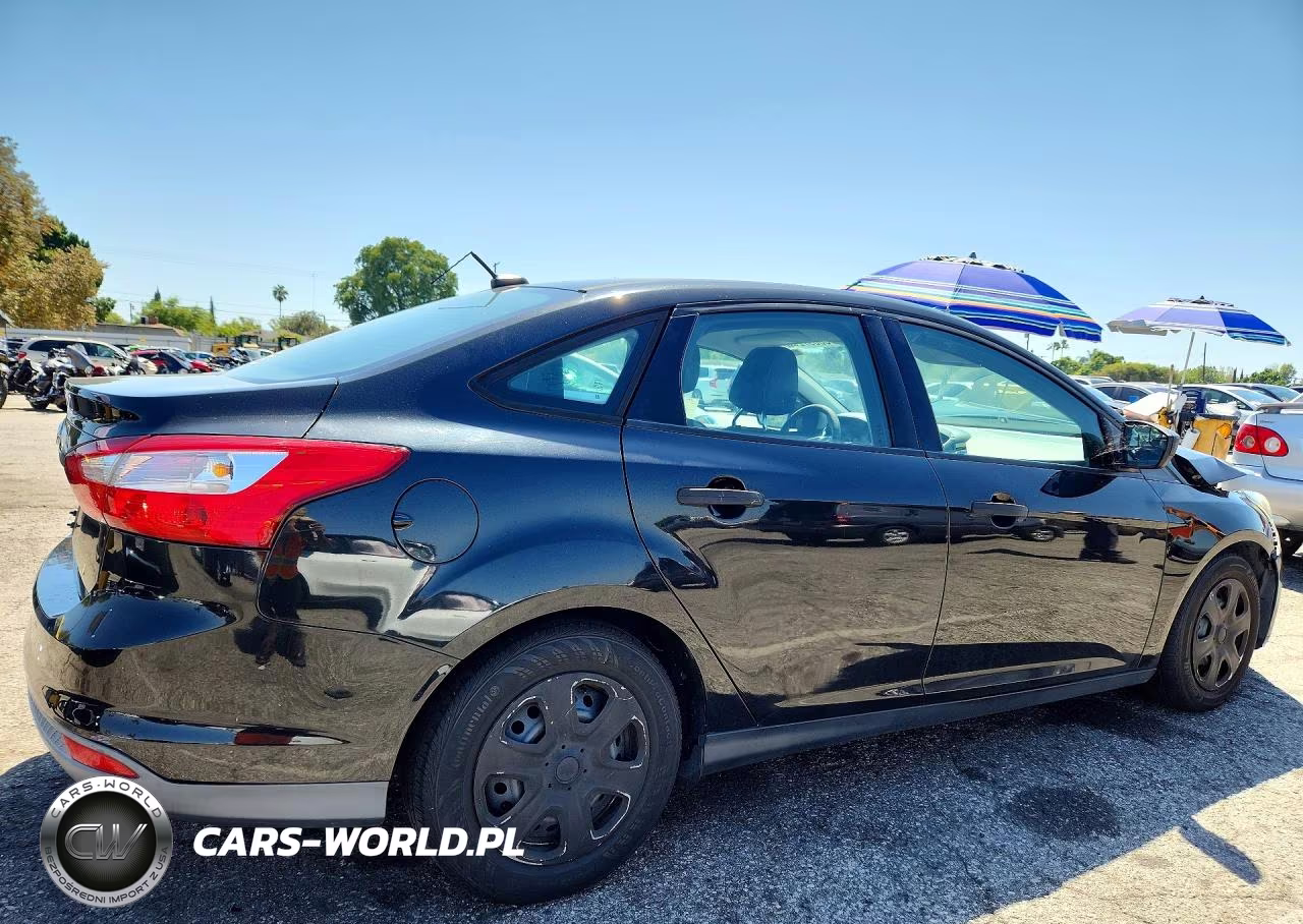 2014 Ford Focus S VIN:1FADP3E24EL432126 - 3