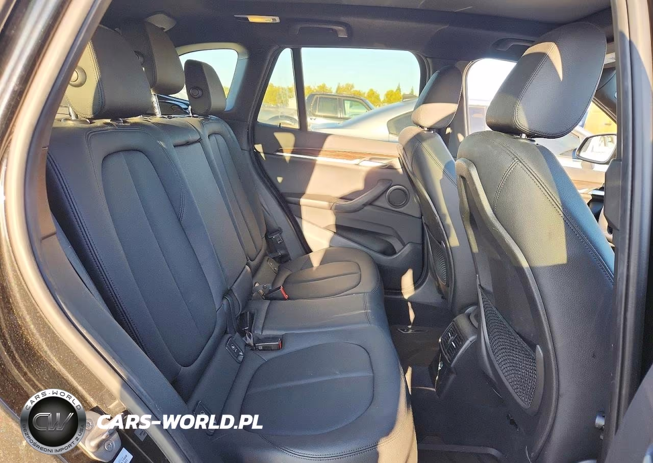 2018 BMW X1 xDrive28I VIN:WBXHT3C32J5L28965 - 10