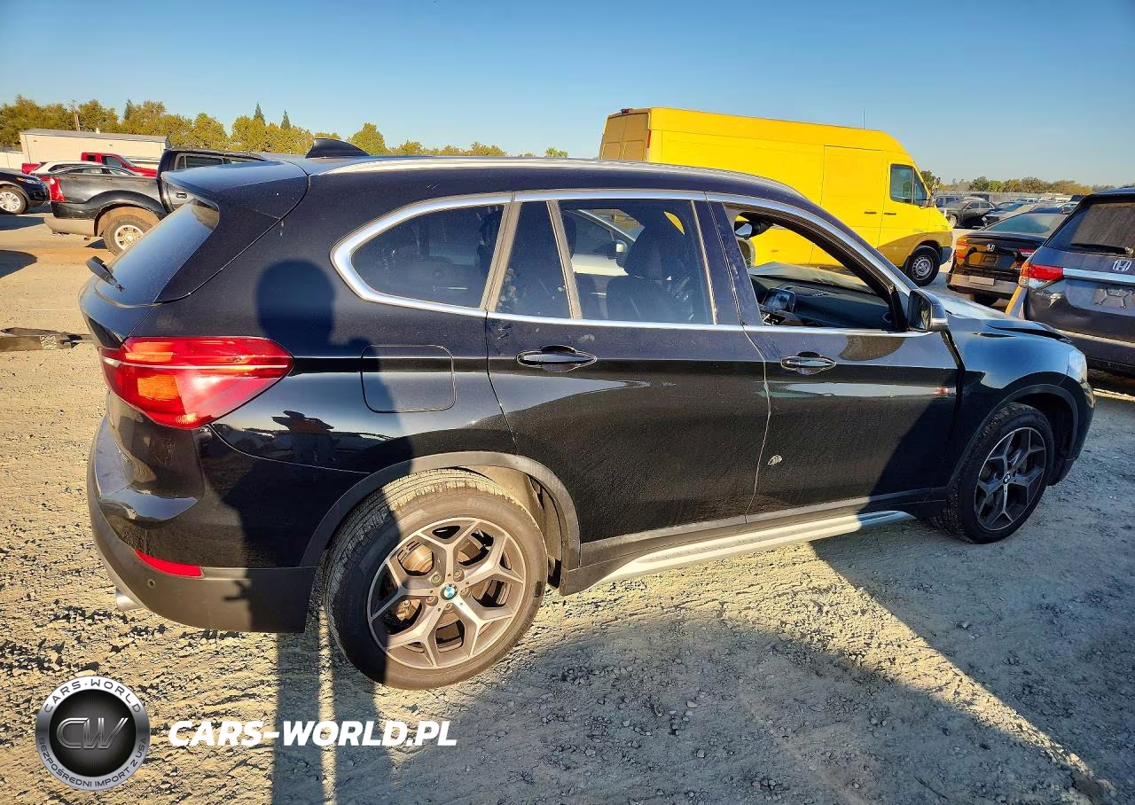 2018 BMW X1 xDrive28I VIN:WBXHT3C32J5L28965 - 3