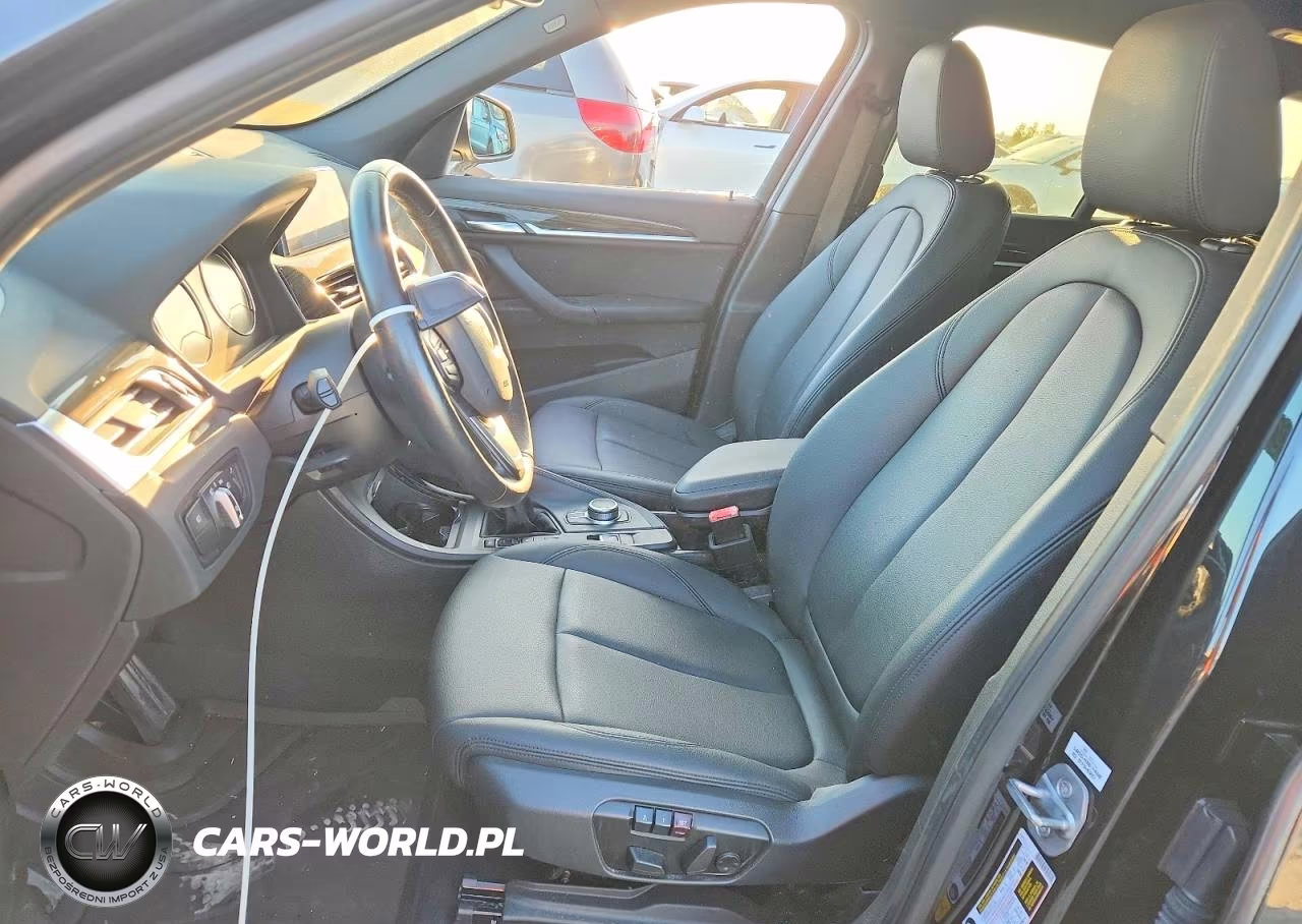 2018 BMW X1 xDrive28I VIN:WBXHT3C32J5L28965 - 7