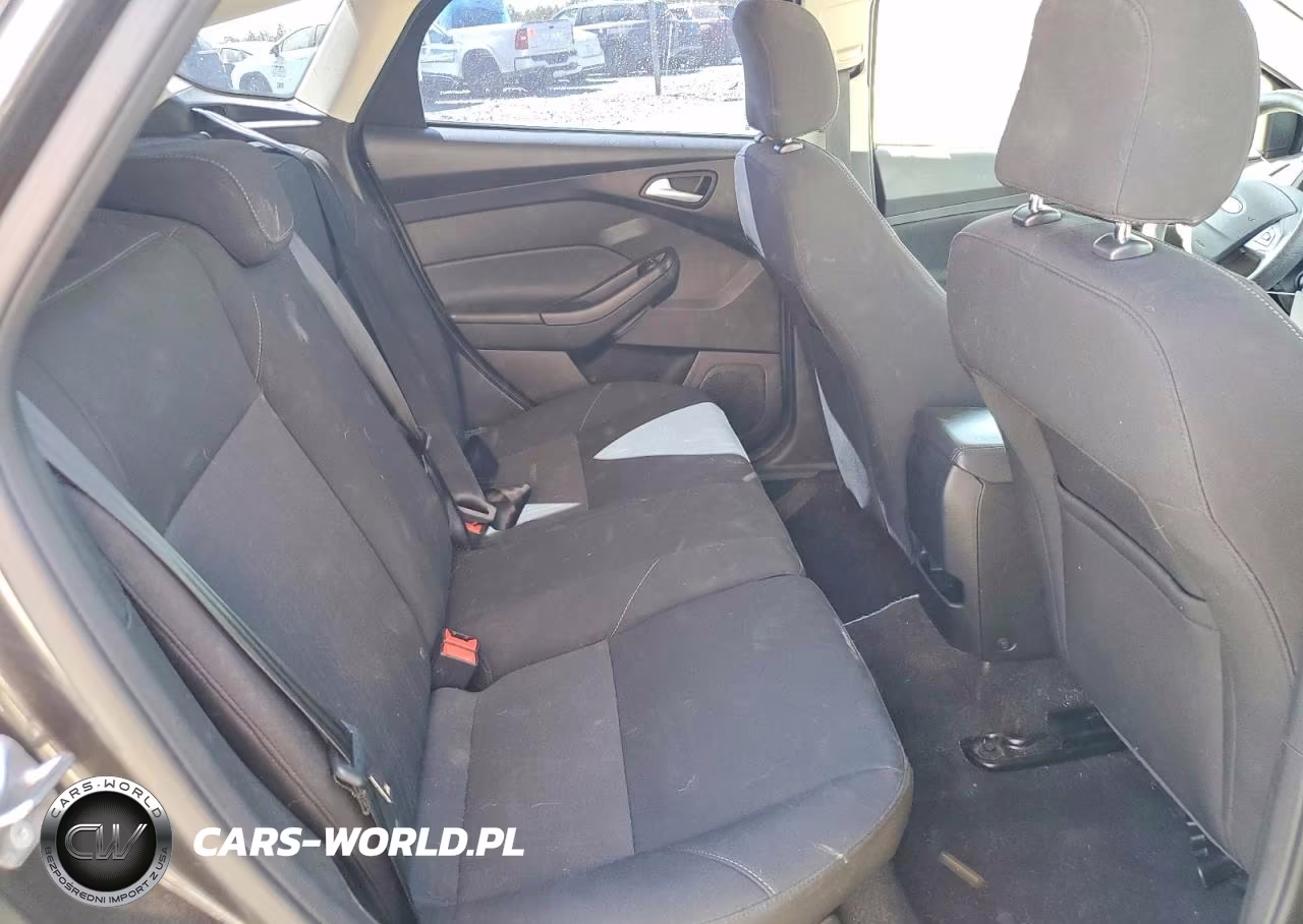 2015 Ford Focus Se VIN:1FADP3K22FL294690 - 10