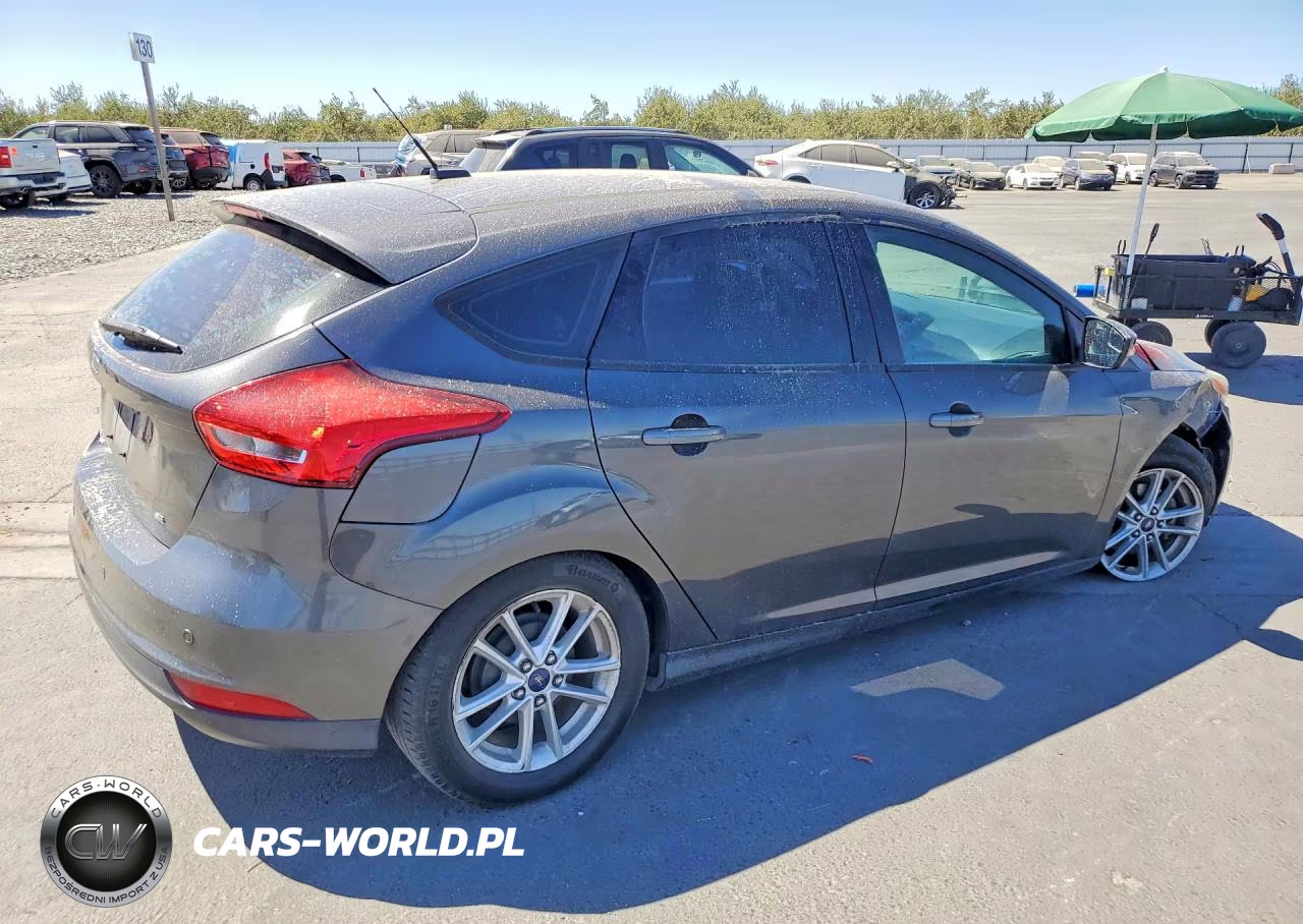 2015 Ford Focus Se VIN:1FADP3K22FL294690 - 3